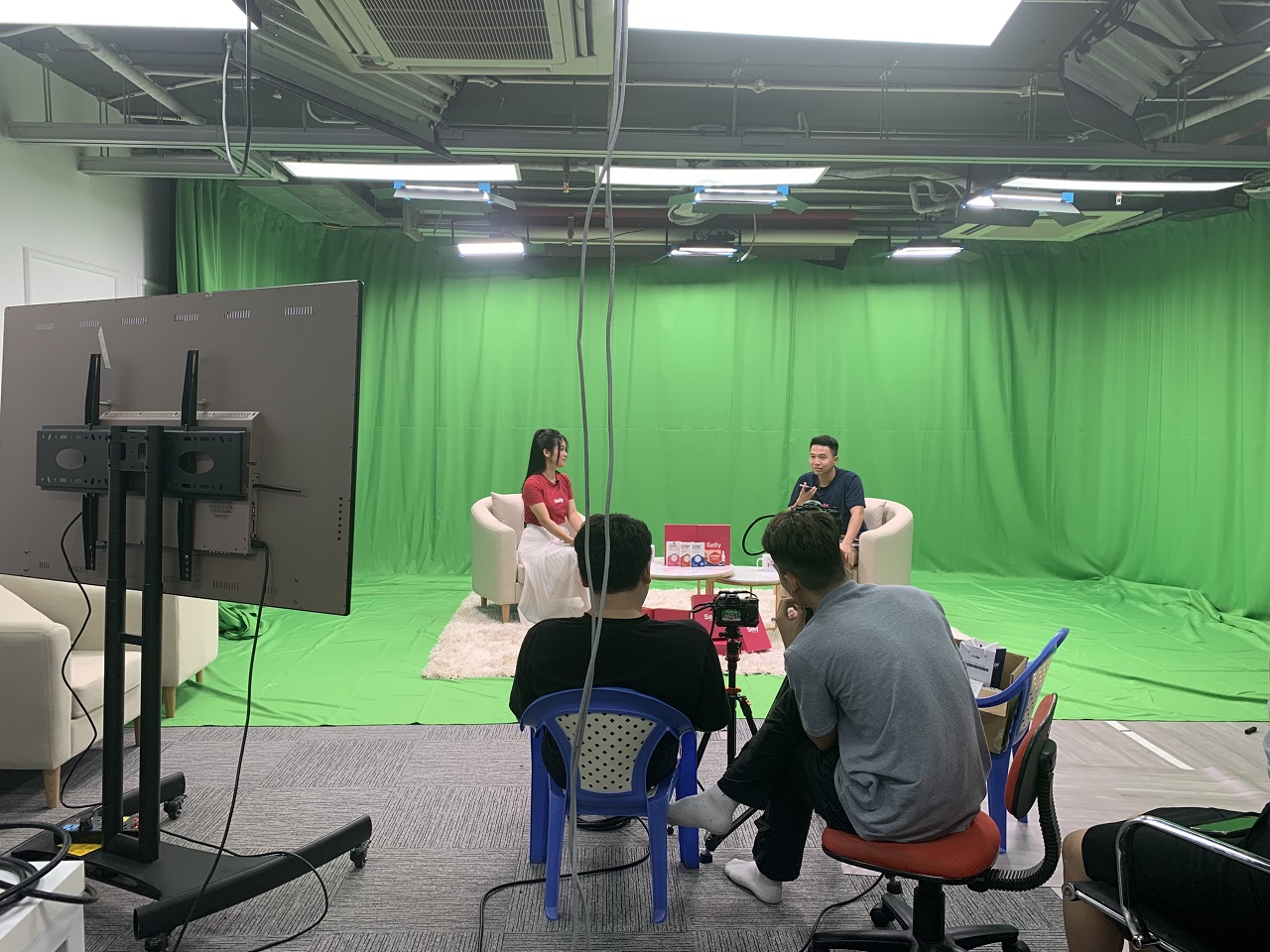 Hậu trường Livestream Selly mừng sinh nhật 2 tuổi tại VMAX Studio